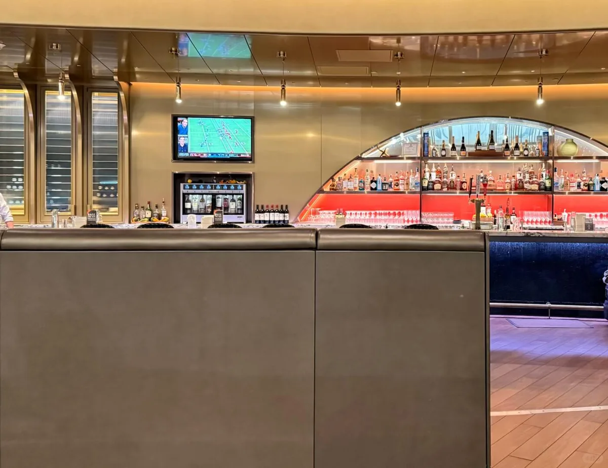 Long illuminated bar inside the Delta Sky Club near Gate G18 at MSP
