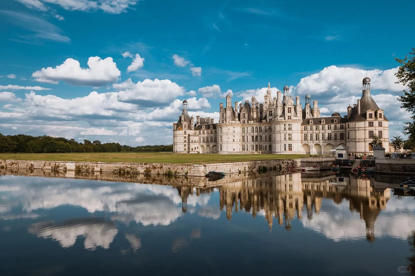 Aerial view of Château de Chambord and its formal grounds
