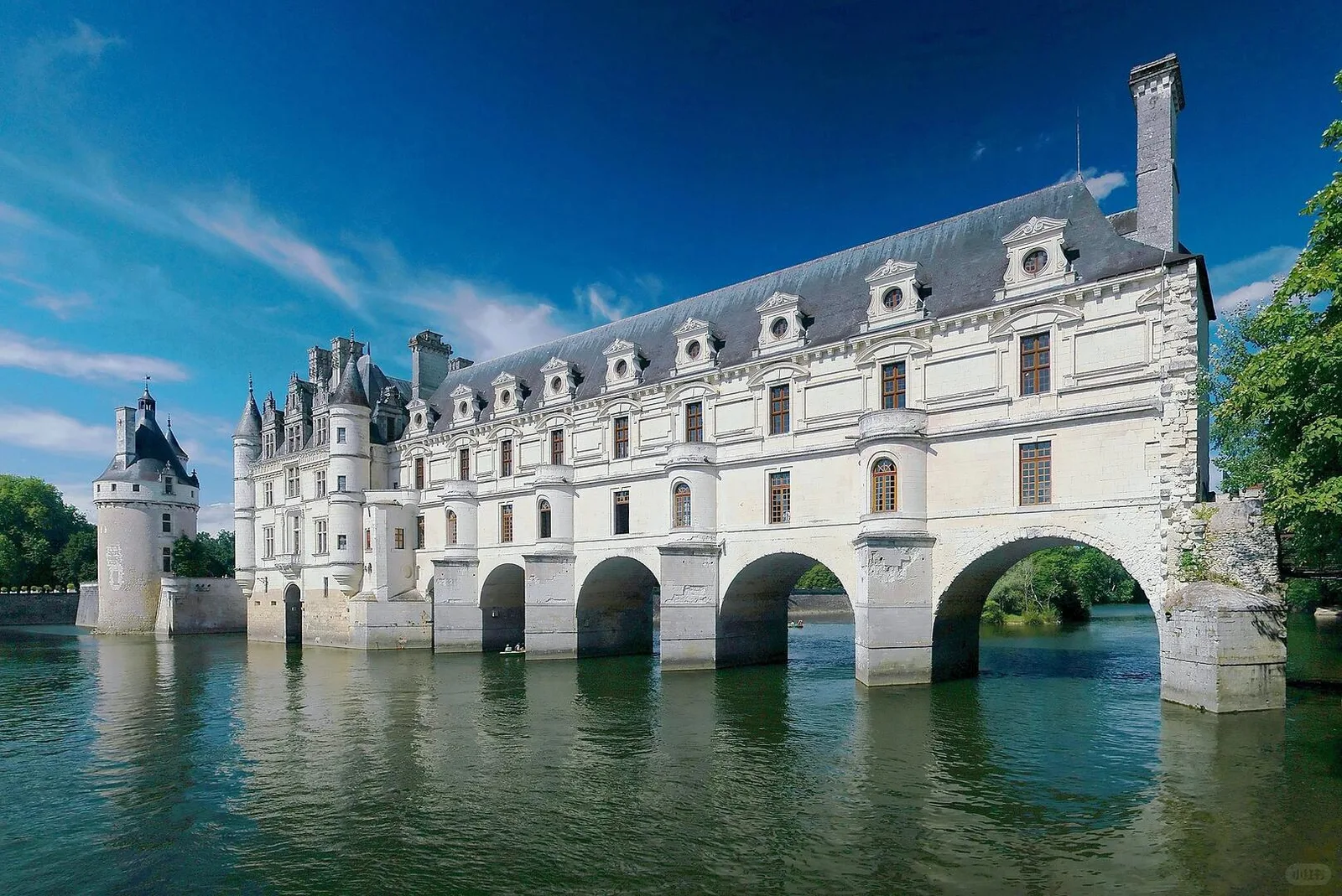 Château de Chenonceau spanning the River Cher
